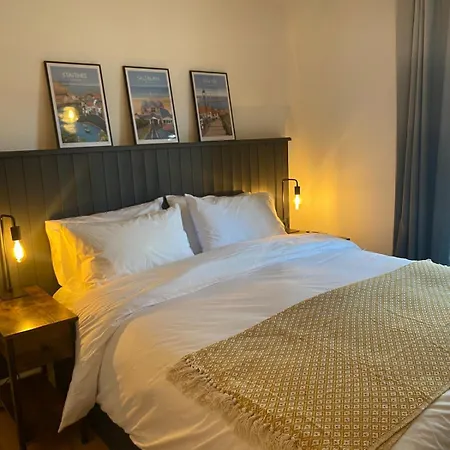 Charming Cozy In Holiday home
